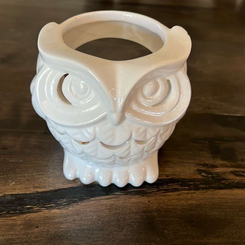 Candle holder.